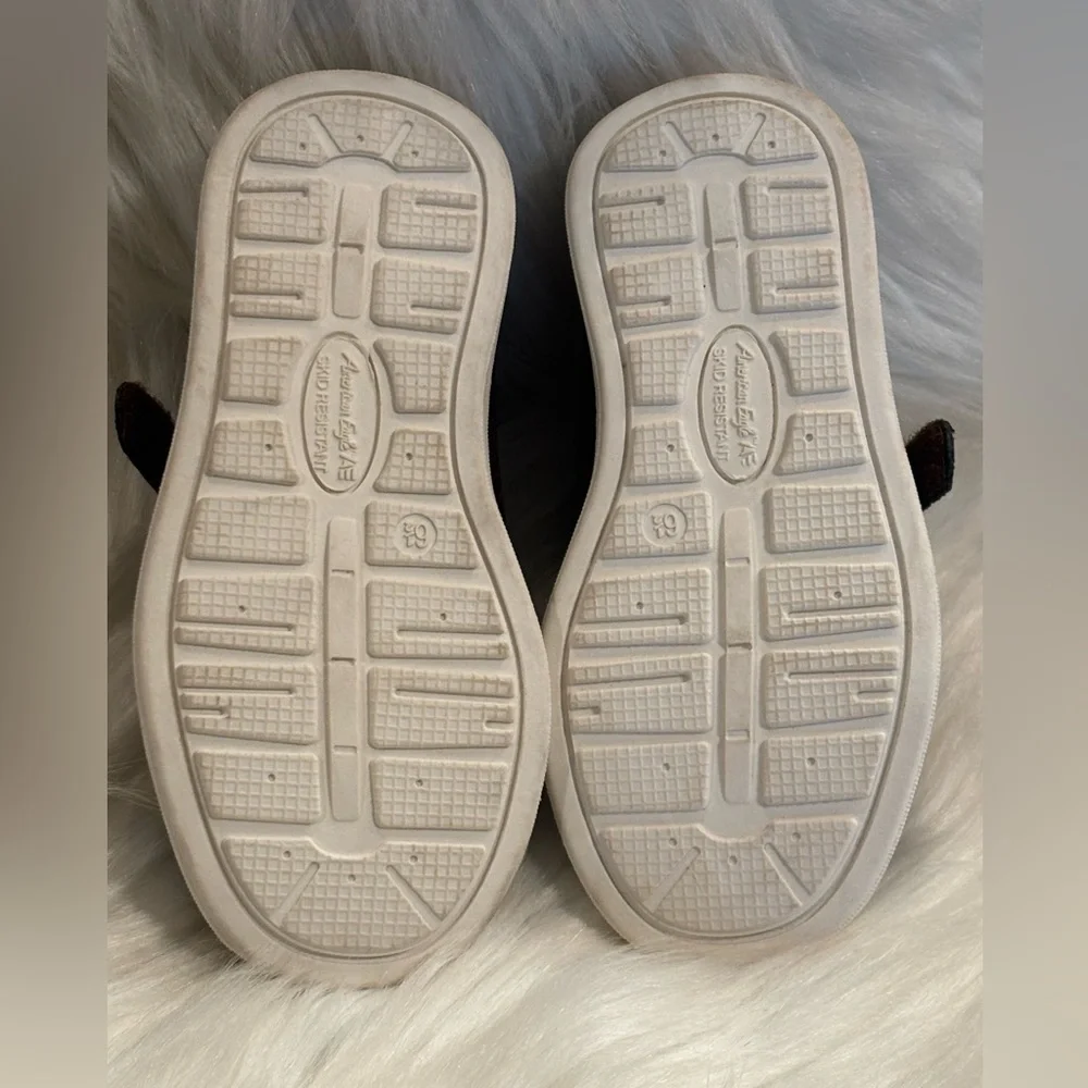 Kids American Eagle Brown Shoes Size 6.5 NEW